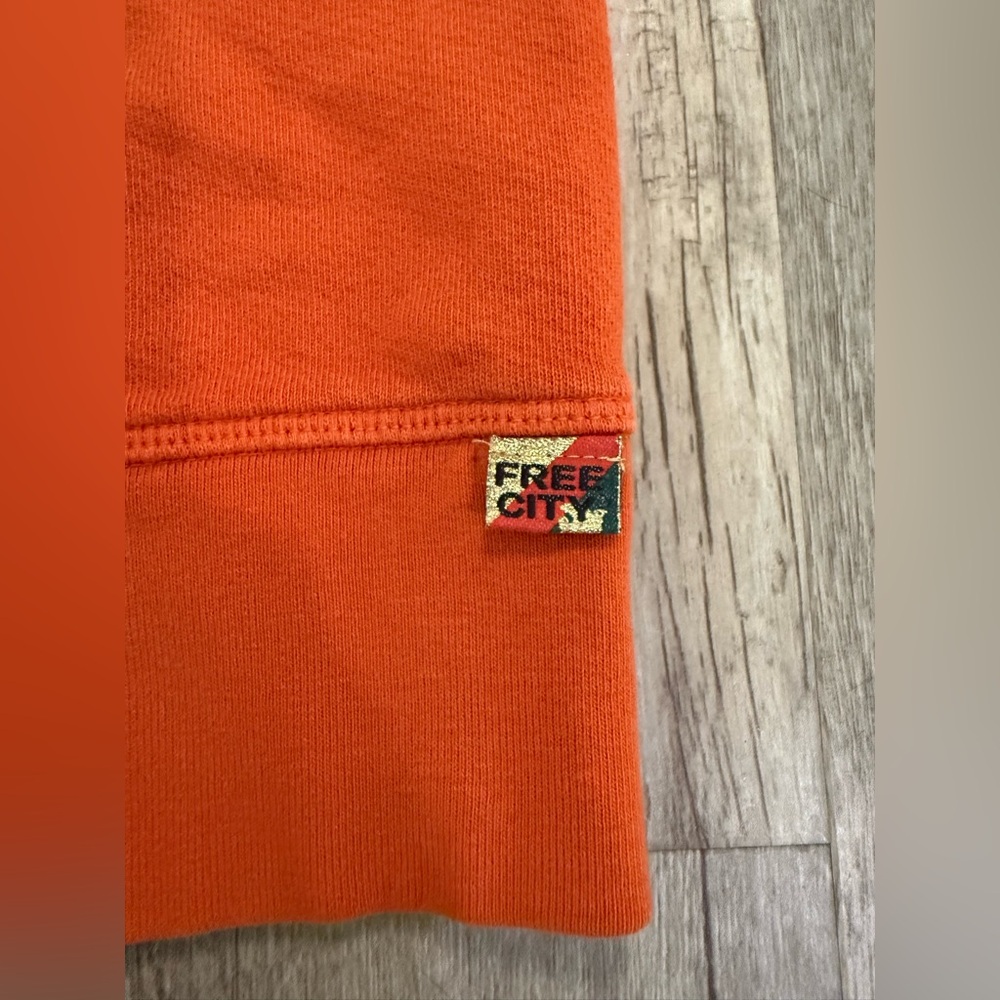 Free city logo Orange sweatpants size Small 3/4 length - Picture 3 of 9